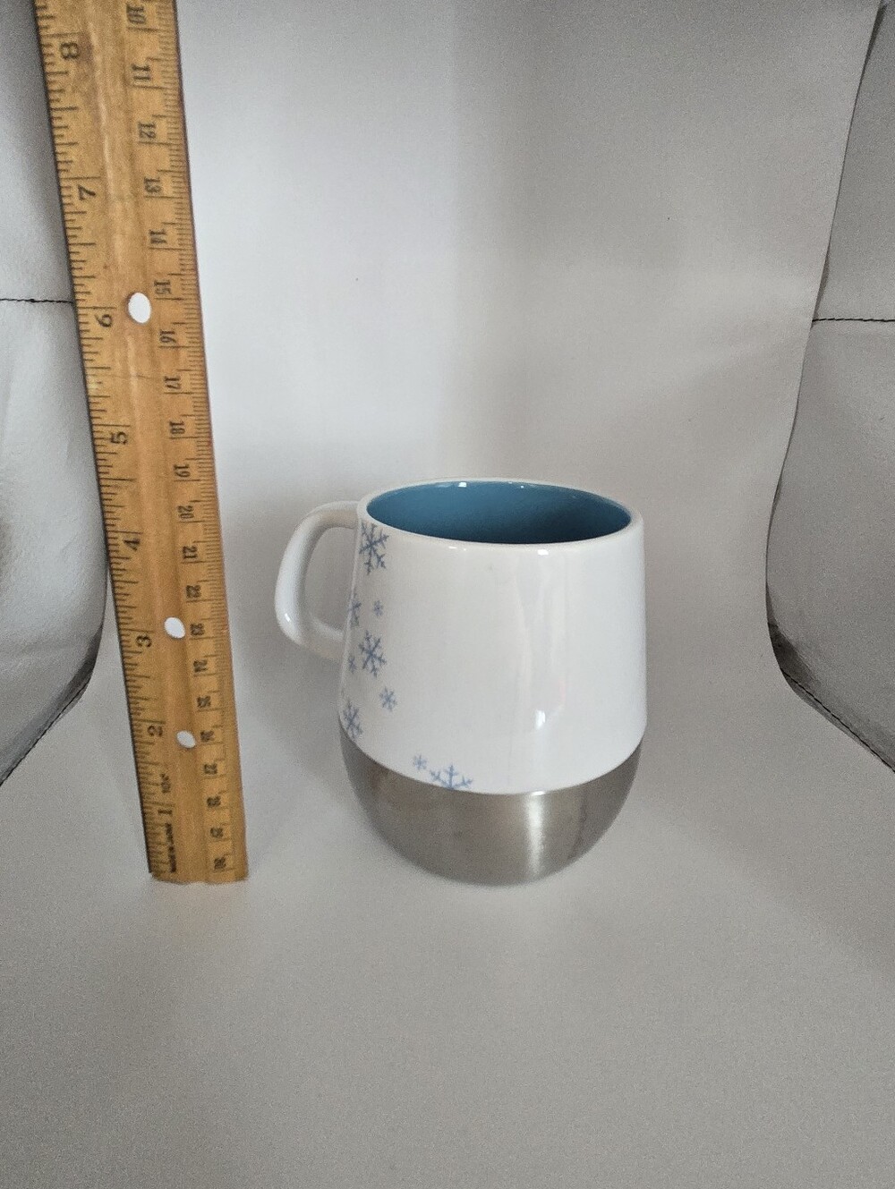 Starbucks White Ceramic Mug with Blue Snowflakes and Blue Interior 14oz 2007 - Picture 4 of 8